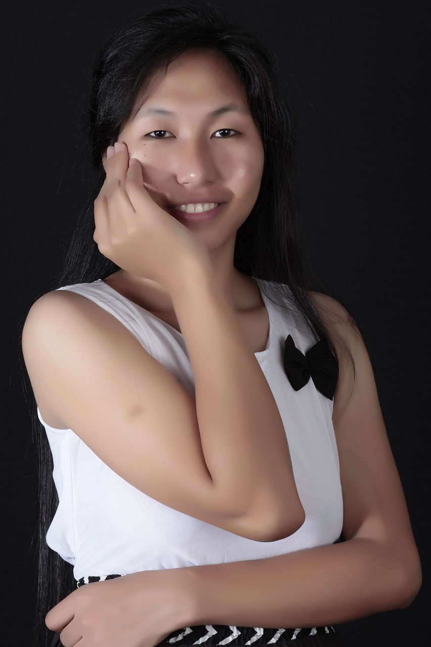 古麗娜扎短發(fā)造型最新圖片，展現(xiàn)時(shí)尚魅力風(fēng)采